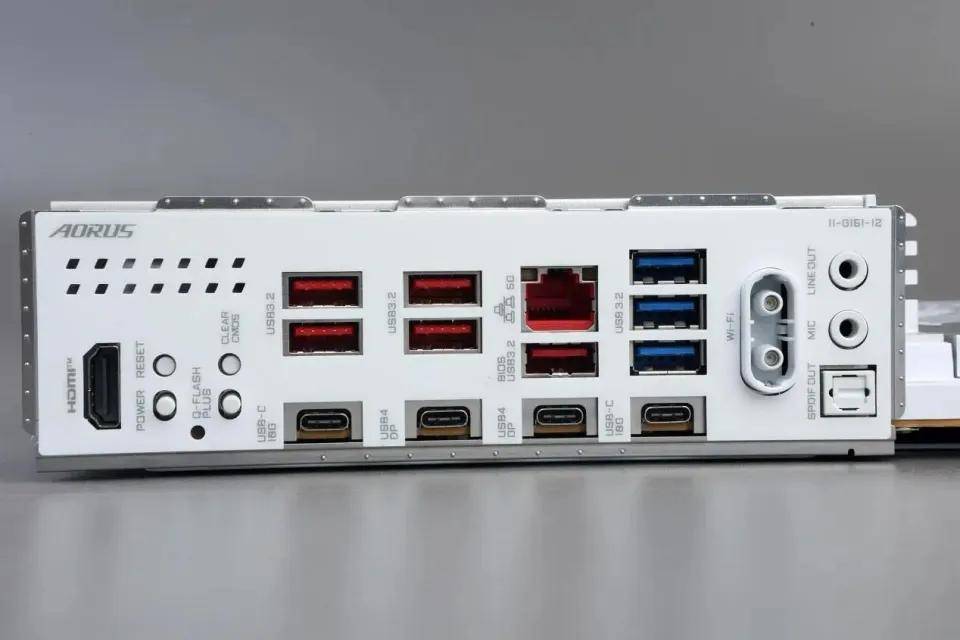 X3D系列主板免费提升游戏性能不朽情缘高端主板“模范生”技嘉(图6)