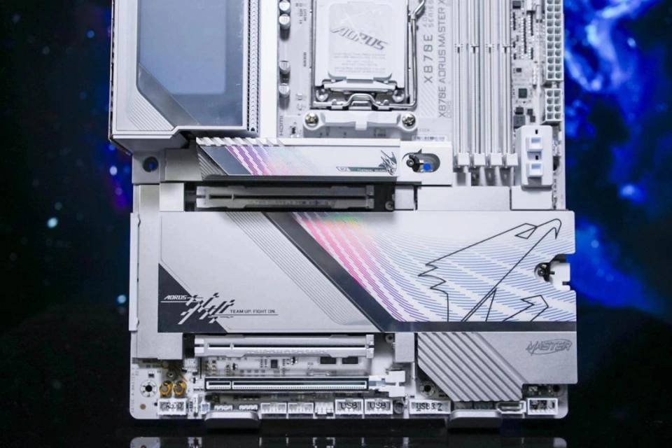 X3D系列主板免费提升游戏性能不朽情缘高端主板“模范生”技嘉(图10)